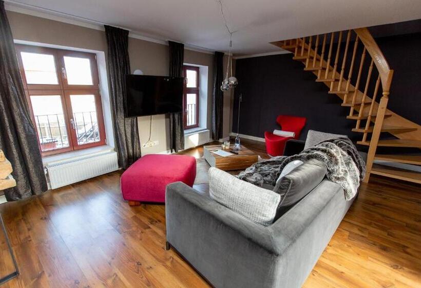 غرفة قياسية مطلّة علي البحيرة, Inselhof