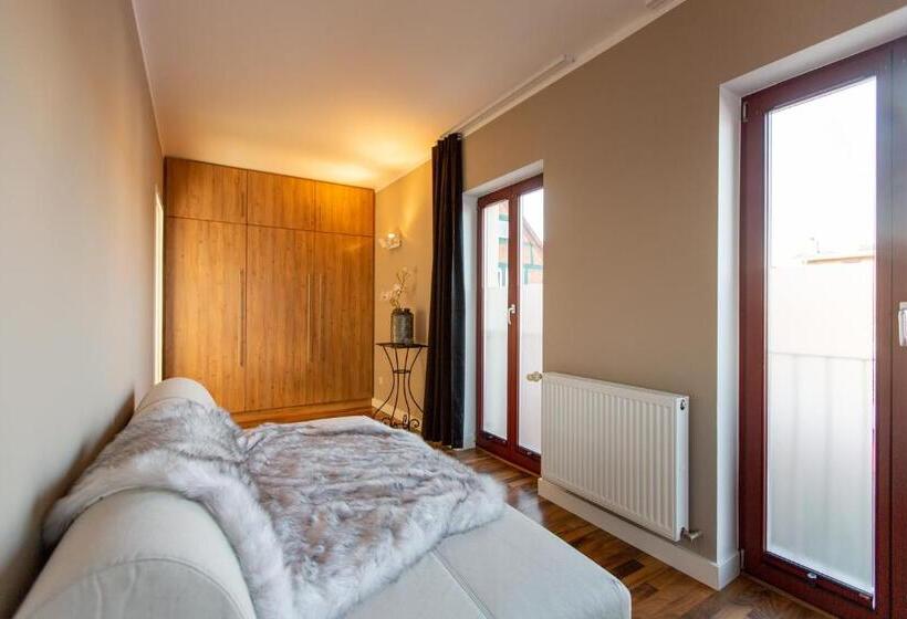 غرفة قياسية مطلّة علي البحيرة, Inselhof