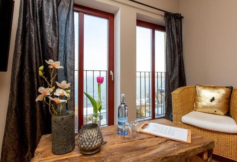 غرفة قياسية مطلّة علي البحيرة, Inselhof