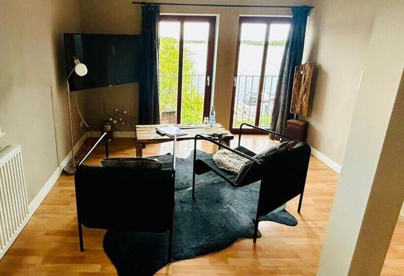 غرفة قياسية مطلّة علي البحيرة, Inselhof