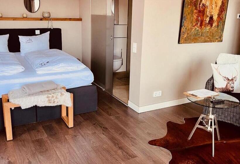 غرفة قياسية مطلّة علي البحيرة, Inselhof