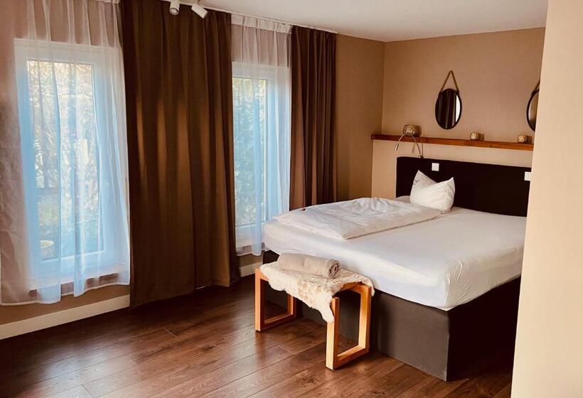 غرفة قياسية مطلّة علي البحيرة, Inselhof