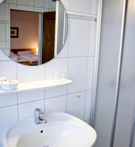 标准三人间, Neuwarft