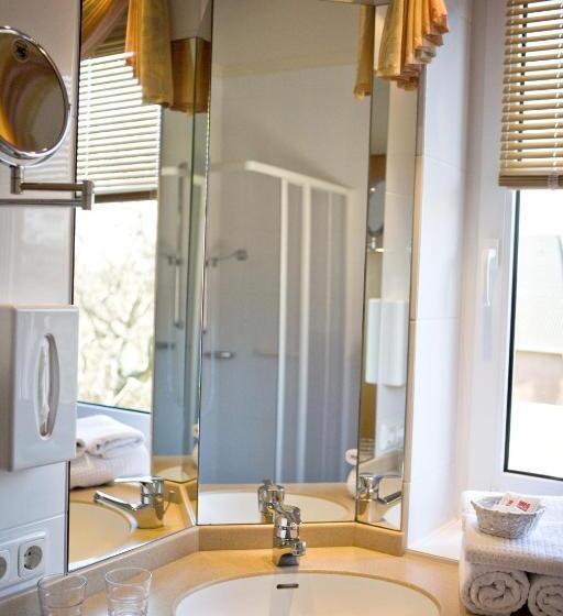 标准三人间, Neuwarft