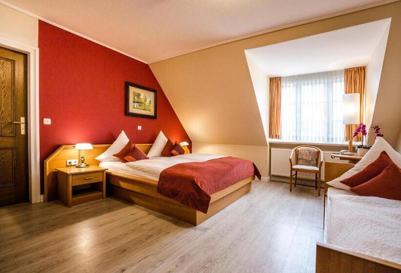 标准三人间, Neuwarft