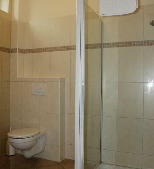 スタンダードシングルルーム, Wurster Kroog