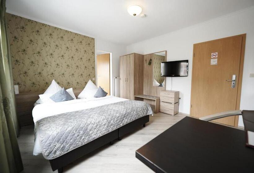 スタンダードトリプルルーム, Wurster Kroog