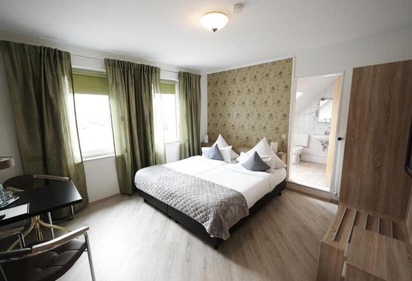 スタンダードトリプルルーム, Wurster Kroog