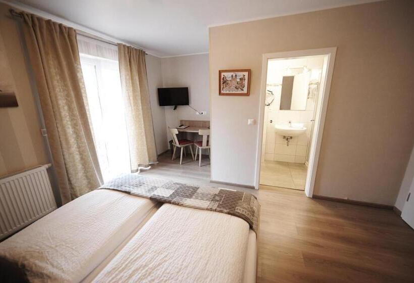 コンフォートルーム, Wurster Kroog