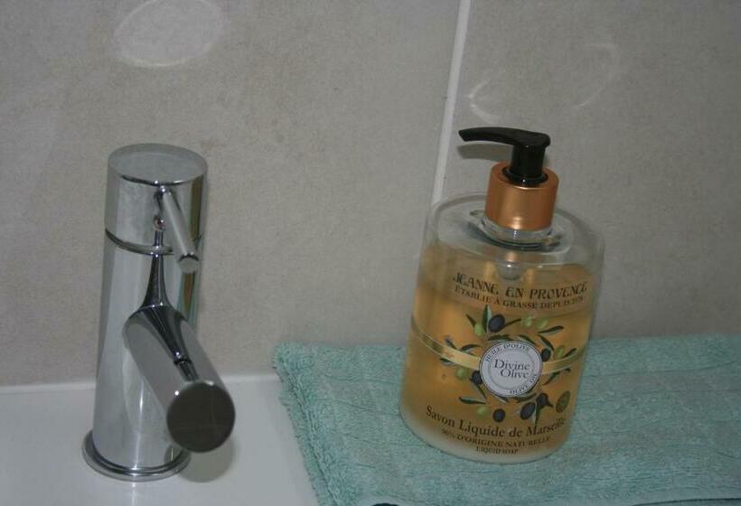 غرفة قياسية, Les Rochers