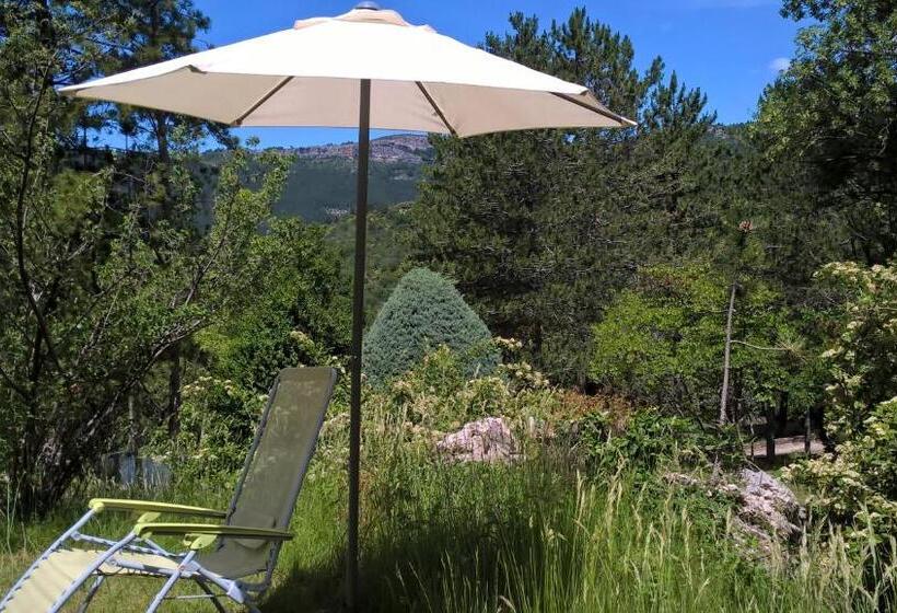 شقة غرفتين, Les Rochers