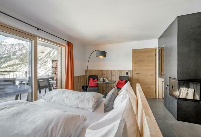 디럭스 룸, Mondschein Hotel & Chalet