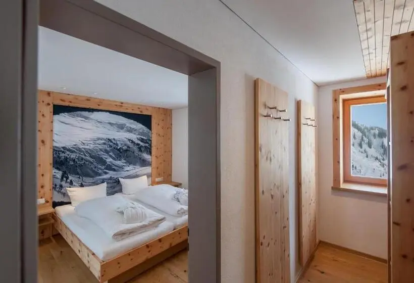 Perhehuone, Mondschein Hotel & Chalet