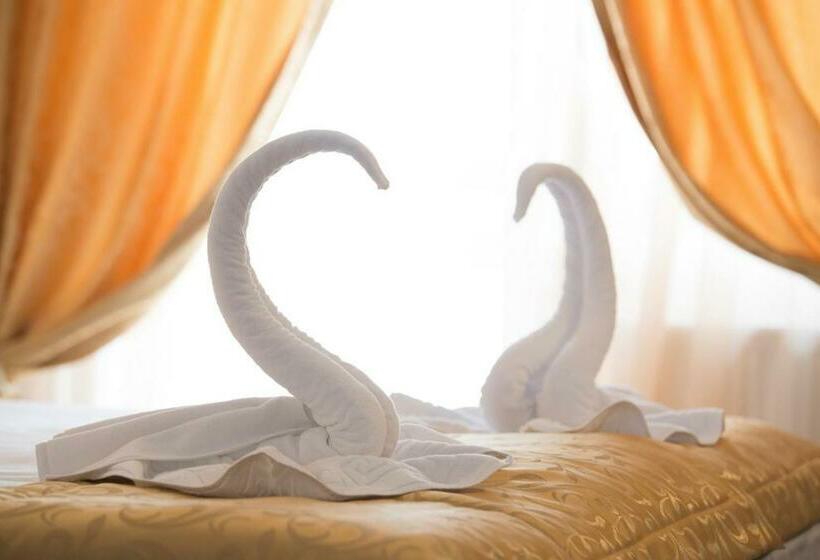 Номер Стандарт Вид на Горы, Taverna Olteanului