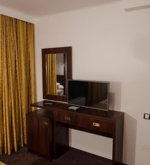 Номер Стандарт Трехместный, Taverna Olteanului