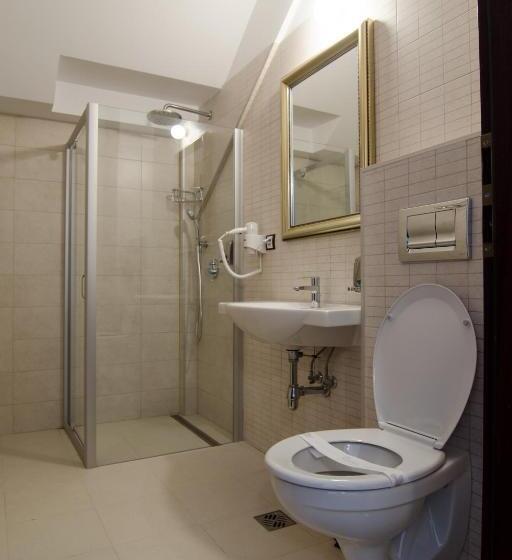 Номер Стандарт Трехместный, Taverna Olteanului