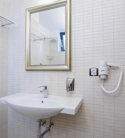 Номер Стандарт Трехместный, Taverna Olteanului