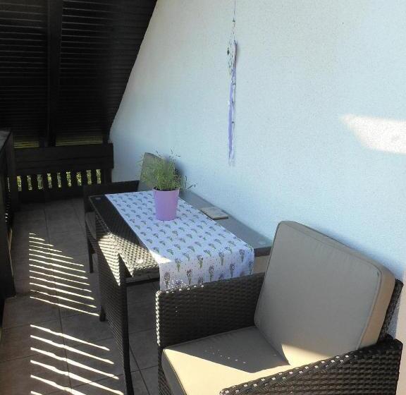 带1个卧室的带阳台的公寓, Wohlfühlplatz´l