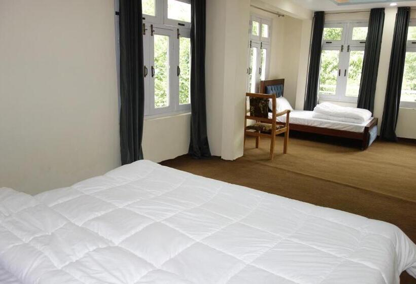 اتاق استاندارد با تخت بزرگ, Alpen Hotel Skardu