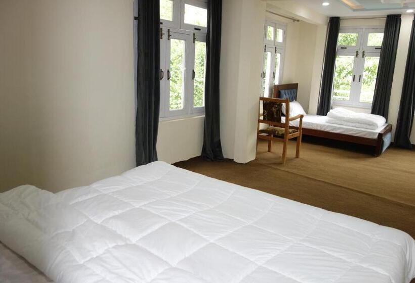 اتاق استاندارد با تخت بزرگ, Alpen Hotel Skardu