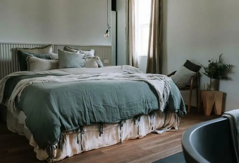 キングサイズベッドのスタンダードルーム, The Benev   Wellness Accommodation And Spa Beechworth