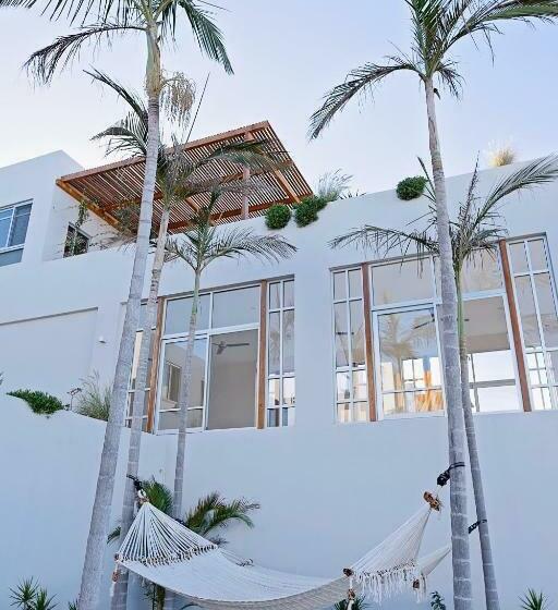 デラックススタジオ, Topia Retreat  Surf Suite Norte