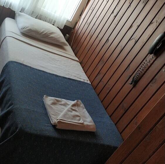 スタンダードシングルルーム, Akkus