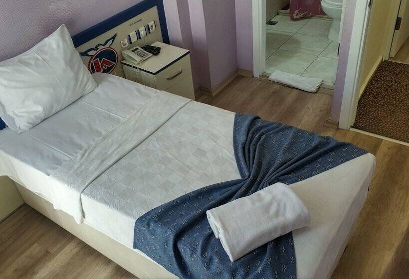 スタンダードシングルルーム, Akkus