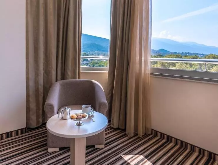 スイート, Cronwell Platamon Resort