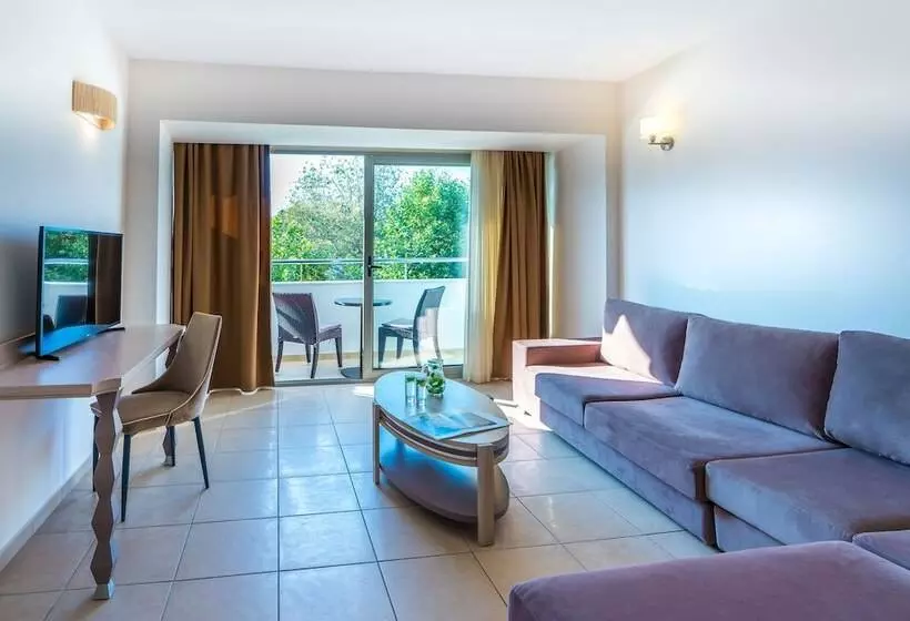ジュニアスイート, Cronwell Platamon Resort