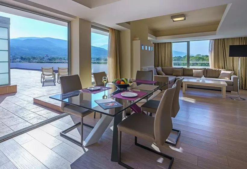 プレジデントスイートルーム, Cronwell Platamon Resort
