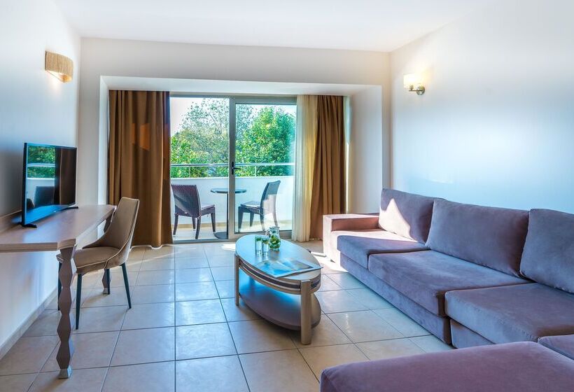 סוויטת ג'וניור, Cronwell Platamon Resort