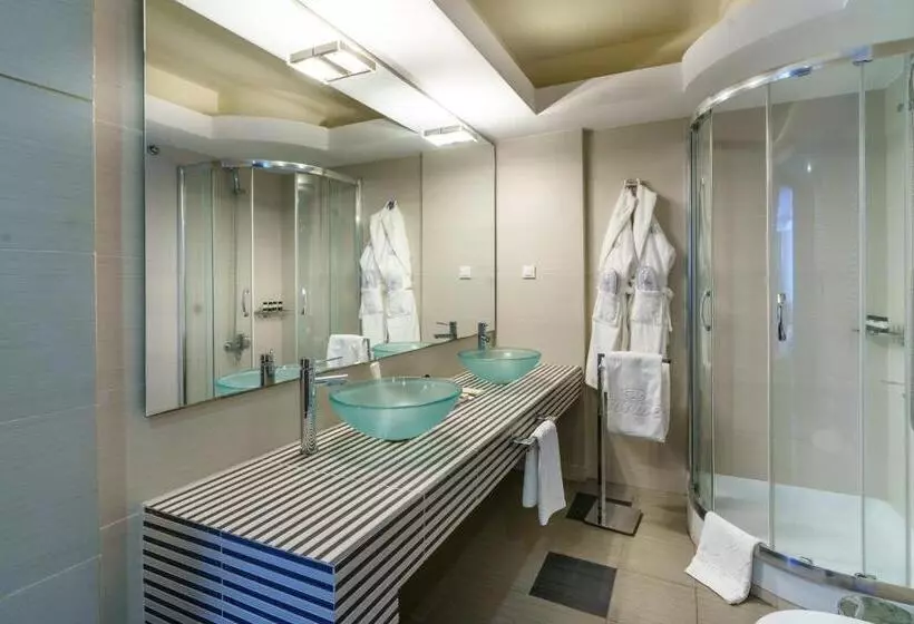 スイート, Cronwell Platamon Resort