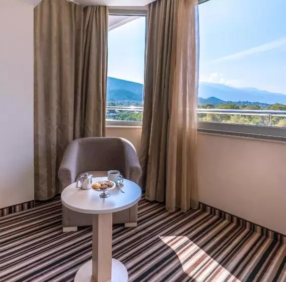 スイート, Cronwell Platamon Resort