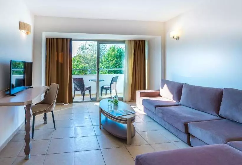 ジュニアスイート, Cronwell Platamon Resort