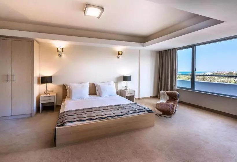 プレジデントスイートルーム, Cronwell Platamon Resort