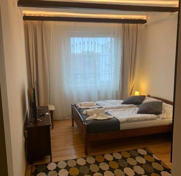 חדר סטנדרט, Aranykorona