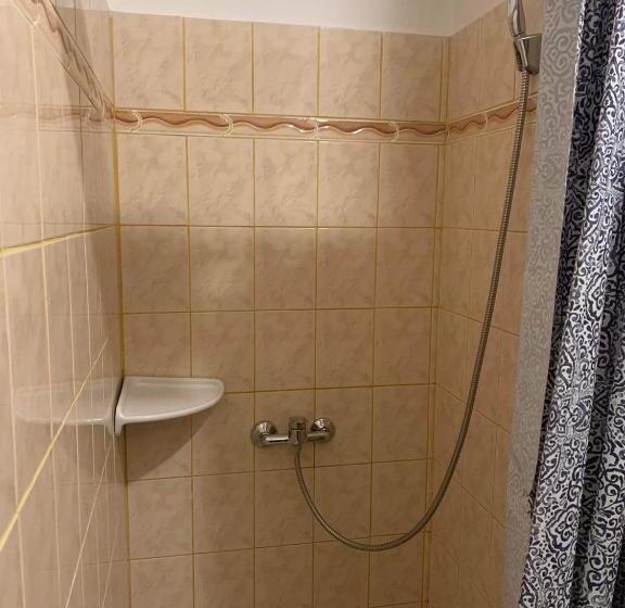 חדר סטנדרט, Aranykorona