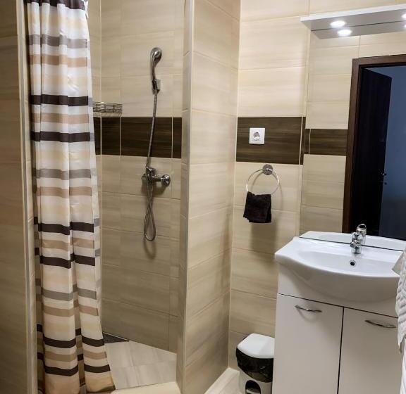 דירת חדר, Aranykorona