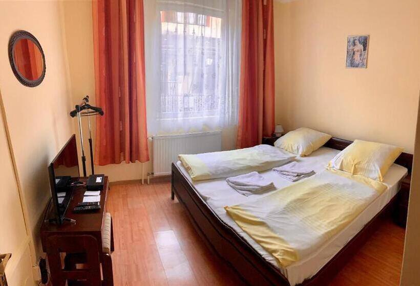 חדר סטנדרט, Aranykorona