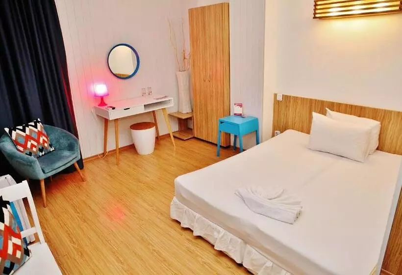اتاق اکونومی, Art Hotel Simona
