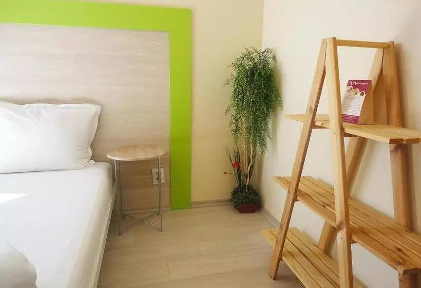 اتاق اکونومی, Art Hotel Simona