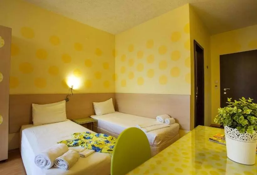 اتاق اکونومی, Art Hotel Simona