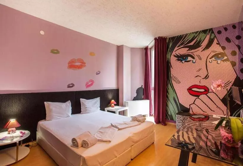 اتاق اکونومی, Art Hotel Simona