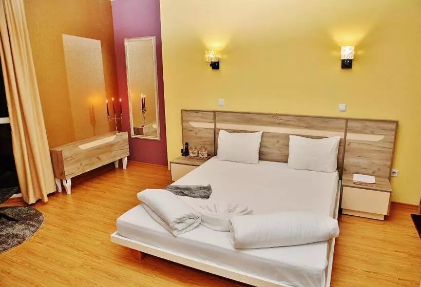 اتاق لوکس, Art Hotel Simona