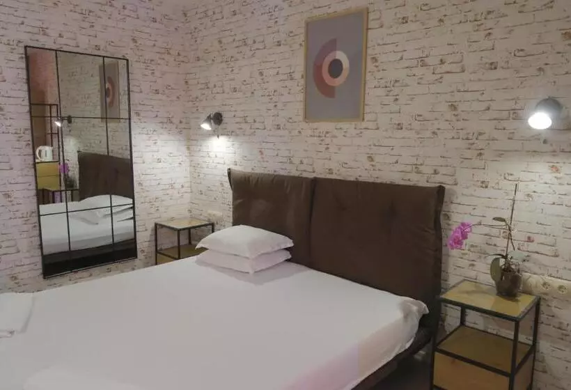 اتاق لوکس, Art Hotel Simona