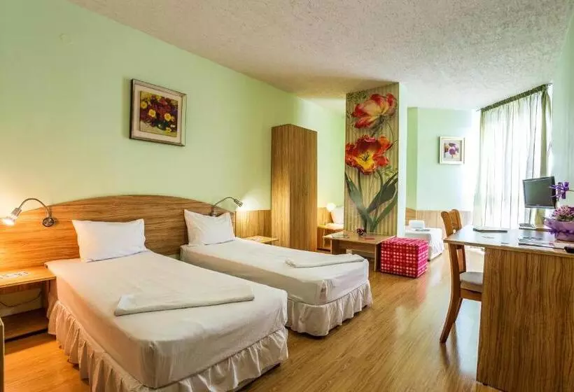 اتاق استاندارد سه نفره, Art Hotel Simona