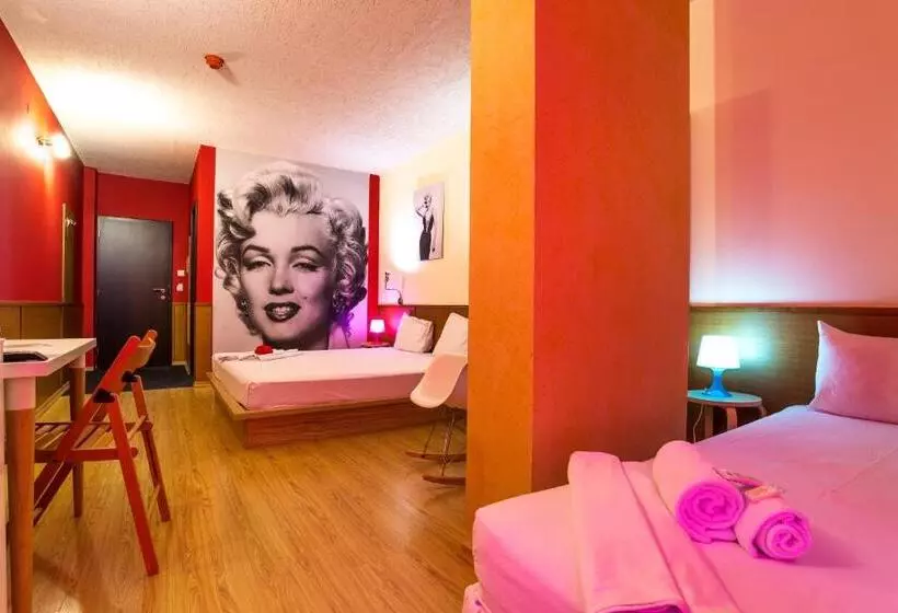اتاق استاندارد سه نفره, Art Hotel Simona