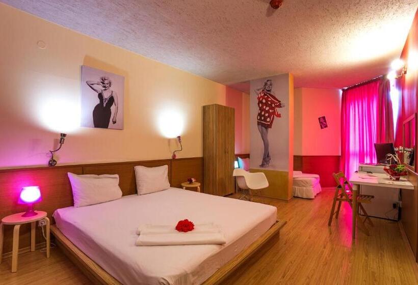 غرفة قياسية ثلاثية, Art Hotel Simona