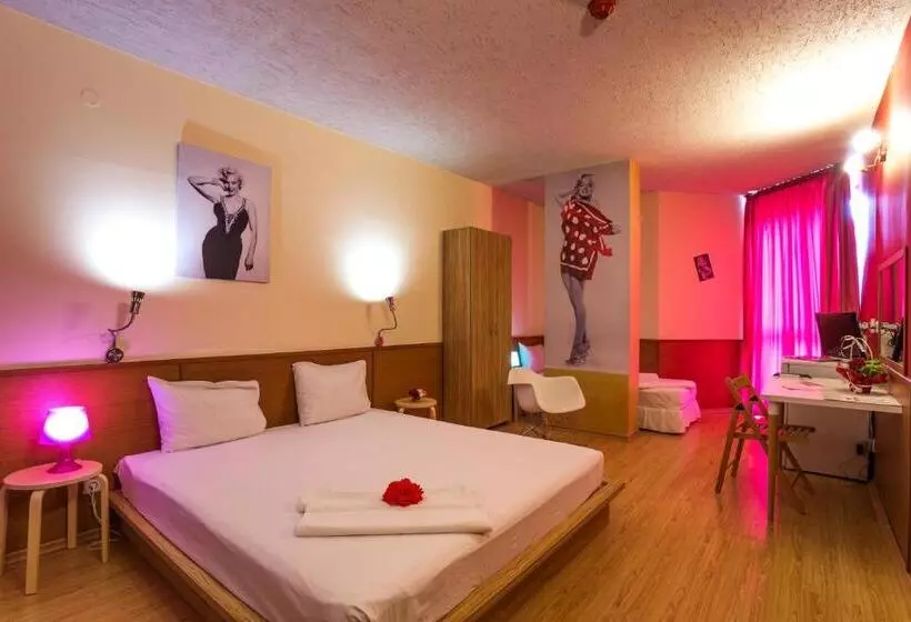 اتاق استاندارد سه نفره, Art Hotel Simona